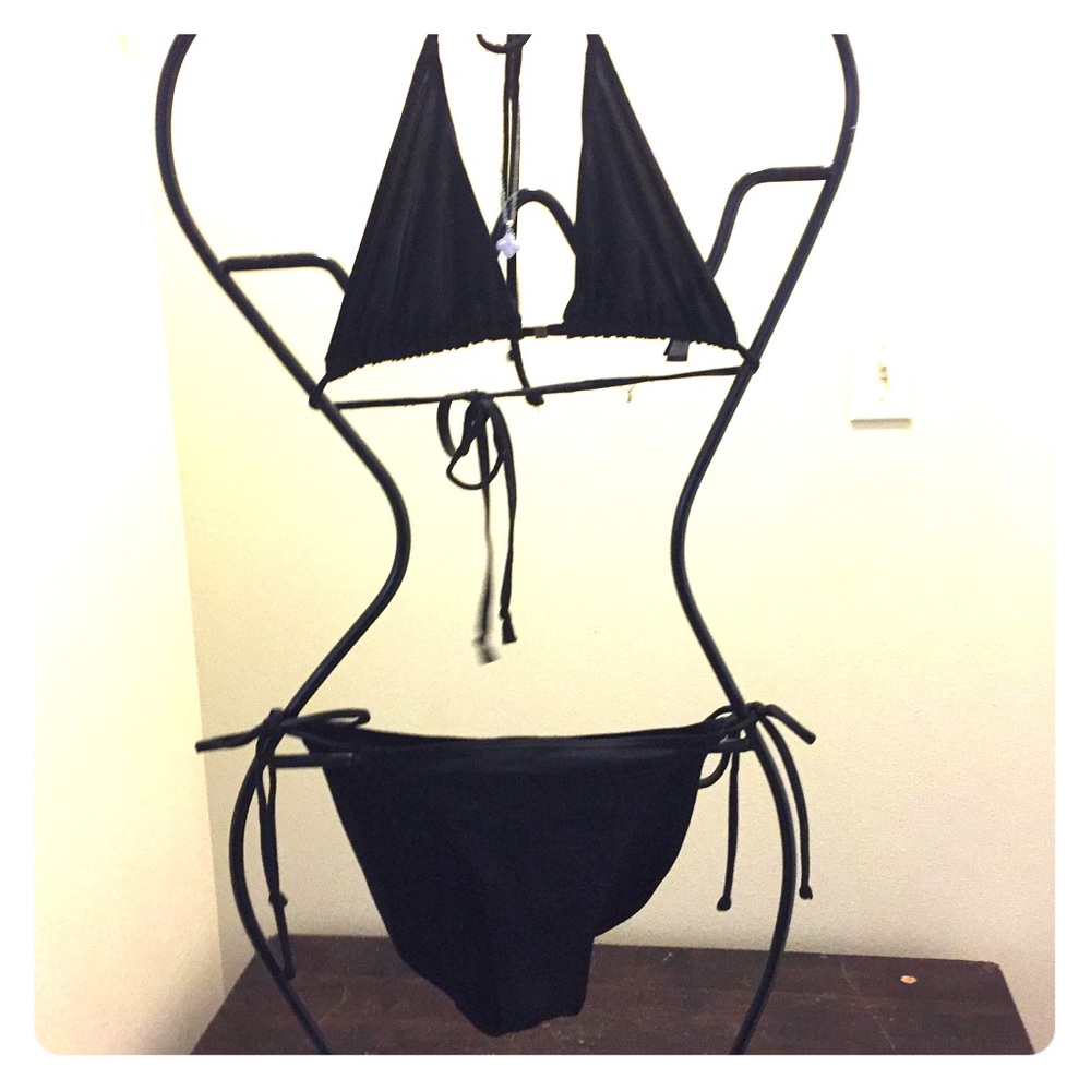Black string bikini
